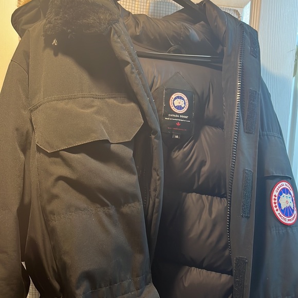 COPY - Canada Goose winter jacket - Picture 3 of 10